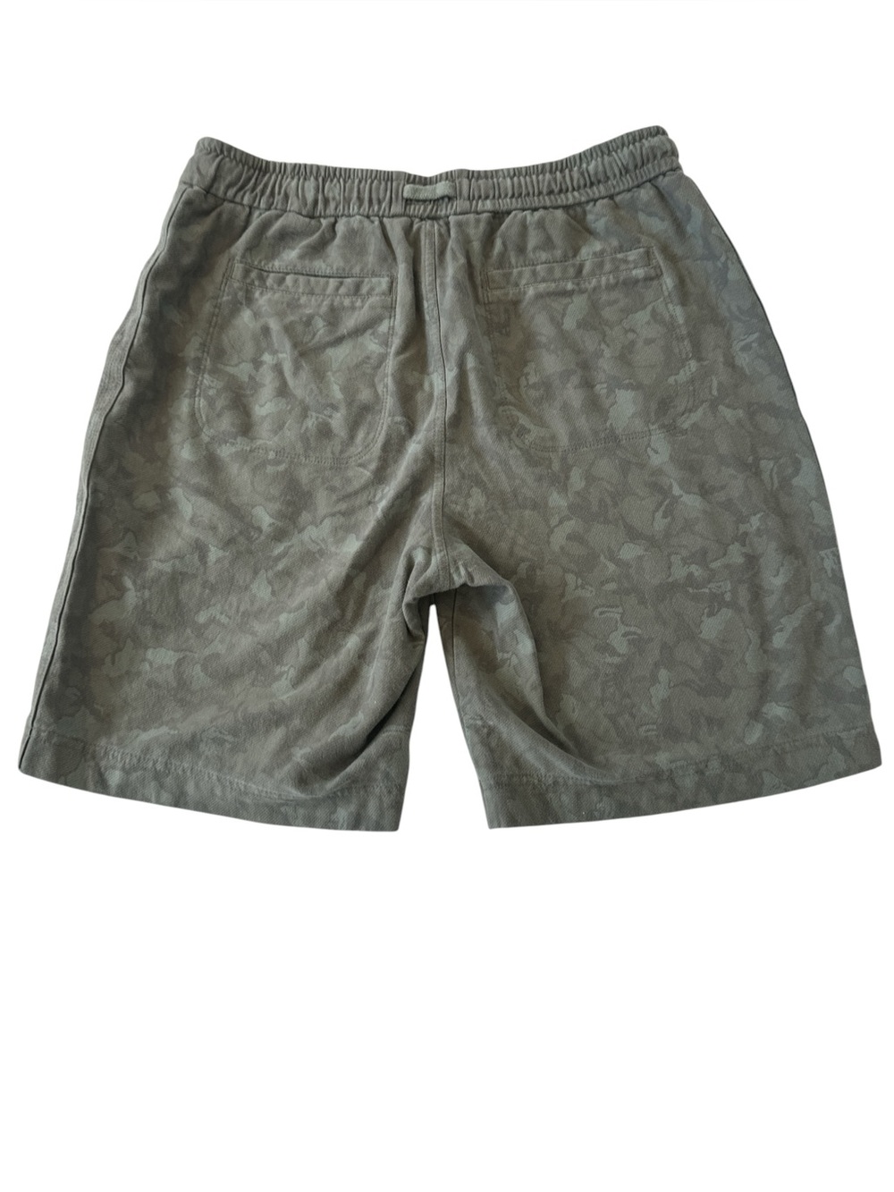 Athleta Farallon Stratum Camo Bermuda shorts in a Laurel Olive Camo - Picture 7 of 10